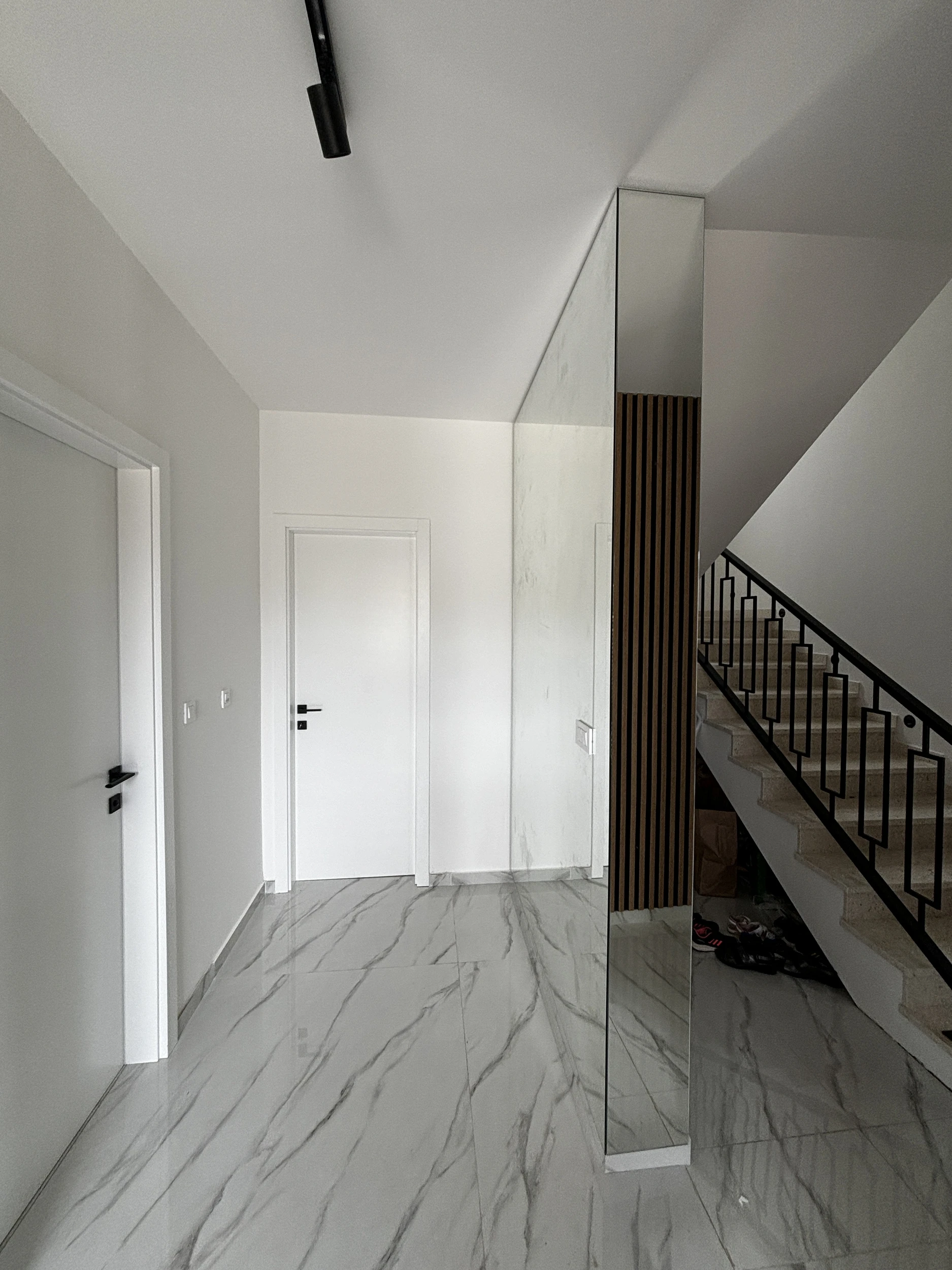 BELAK SANDRA PREDSOBLJE OGLEDALO (3) result