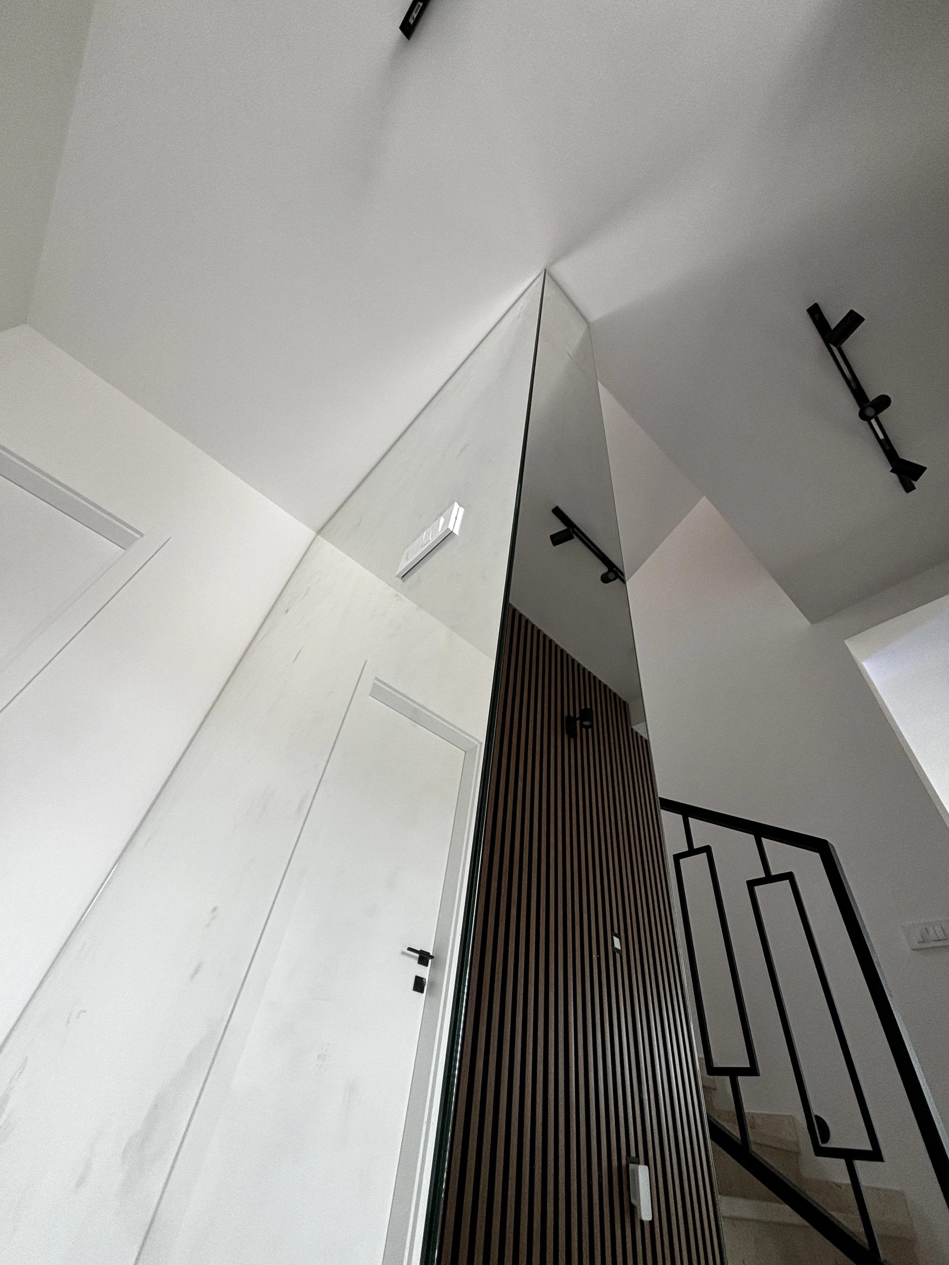 BELAK SANDRA PREDSOBLJE OGLEDALO (4) result