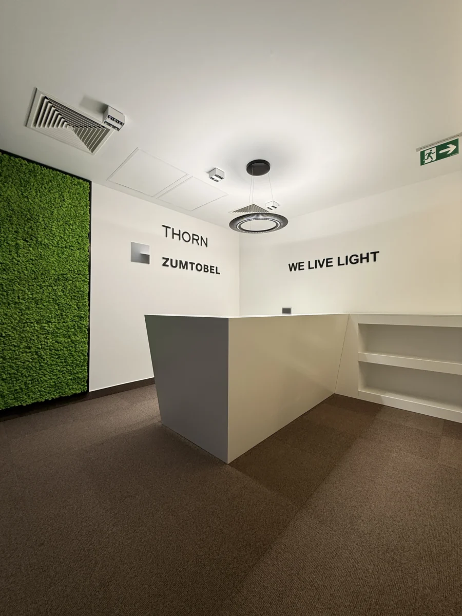 Izrada namještaja po mjeri - ZG Lighting – Prijemni pult – Hungary