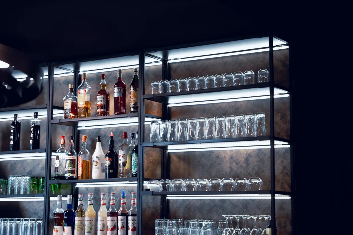 Izrada namještaja po mjeri - Caffe bar H2O