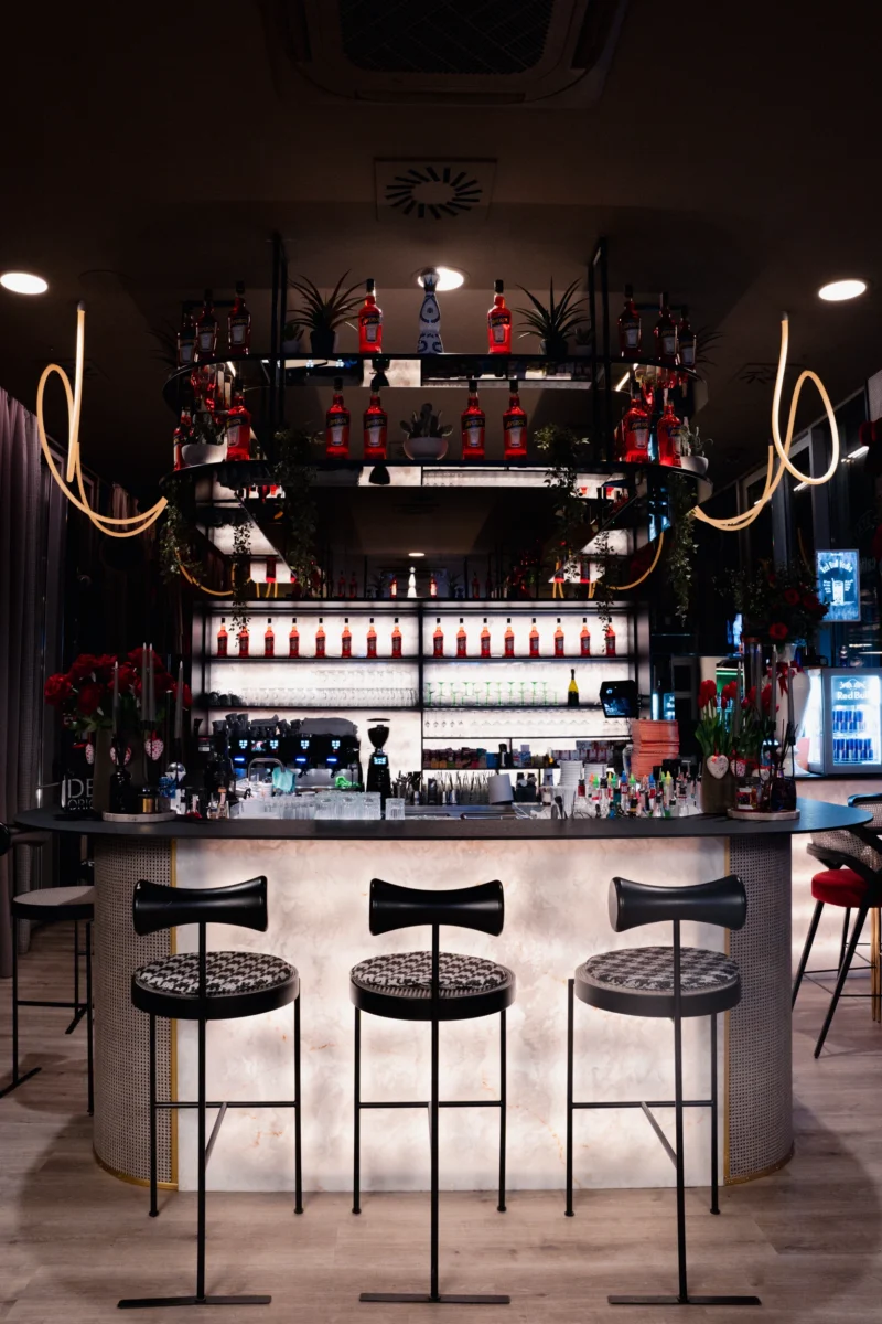 Izrada namještaja po mjeri - STRAUSS – Square bar